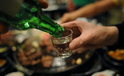 Vì sao đàn ông thường bị đột tử khi uống rượu say?