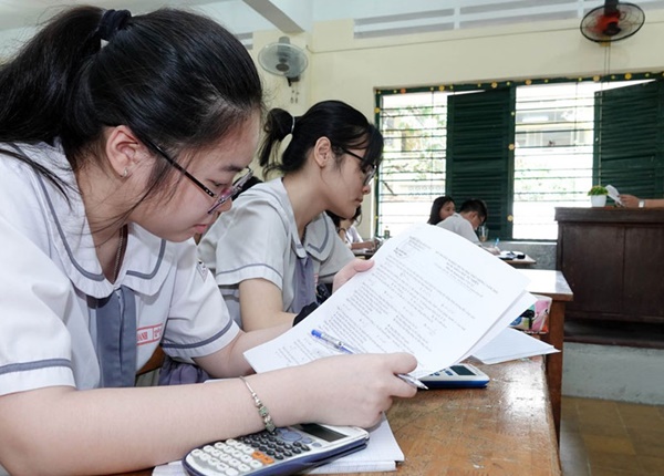 Gần 100 trường THPT ở thủ đô Hà Nội dùng tuyển sinh bằng xét học bạ