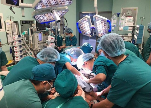 HOT: Ca mổ tách Song Nhi được đề cử Thành tựu y khoa Việt Nam 2020