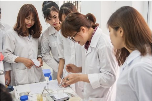 Nhiều thí sinh muốn chuyển đổi Văn bằng 2 Cao đẳng Xét nghiệm chính quy tại Hà Nội